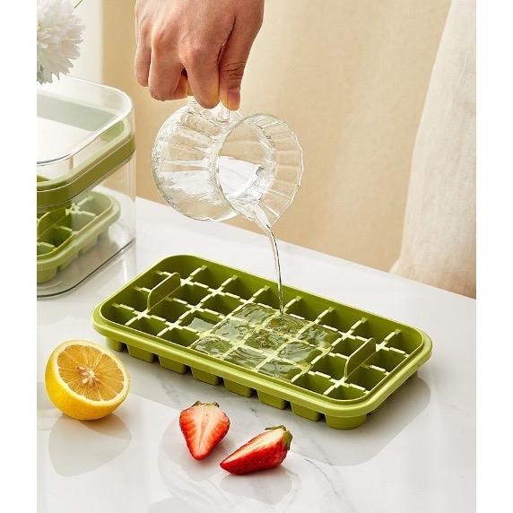 ￼Khay Làm Đá Bấm 64 Ngăn Có Hộp Nắp Đậy Kháng Khuẩn Chống Mùi Và Xẻng Xúc Đá Tiện Lợi 2