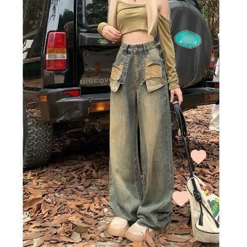 Quần jeans ống suông mài rách túi trước phong cách bụi phố. Điểm nhấn túi chữ KAKA