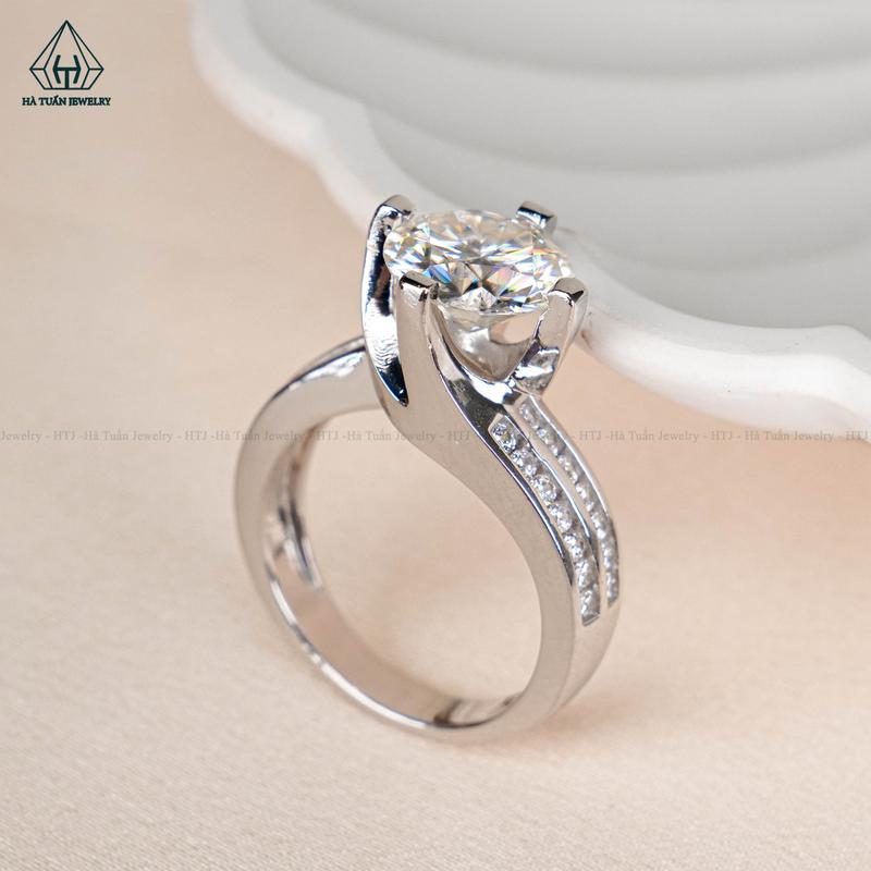 Nhẫn Nữ Bạc 925 Xi Kim Viên Chủ Đá Moissanite 9mm RX440 Hà Tuấn Jewelry