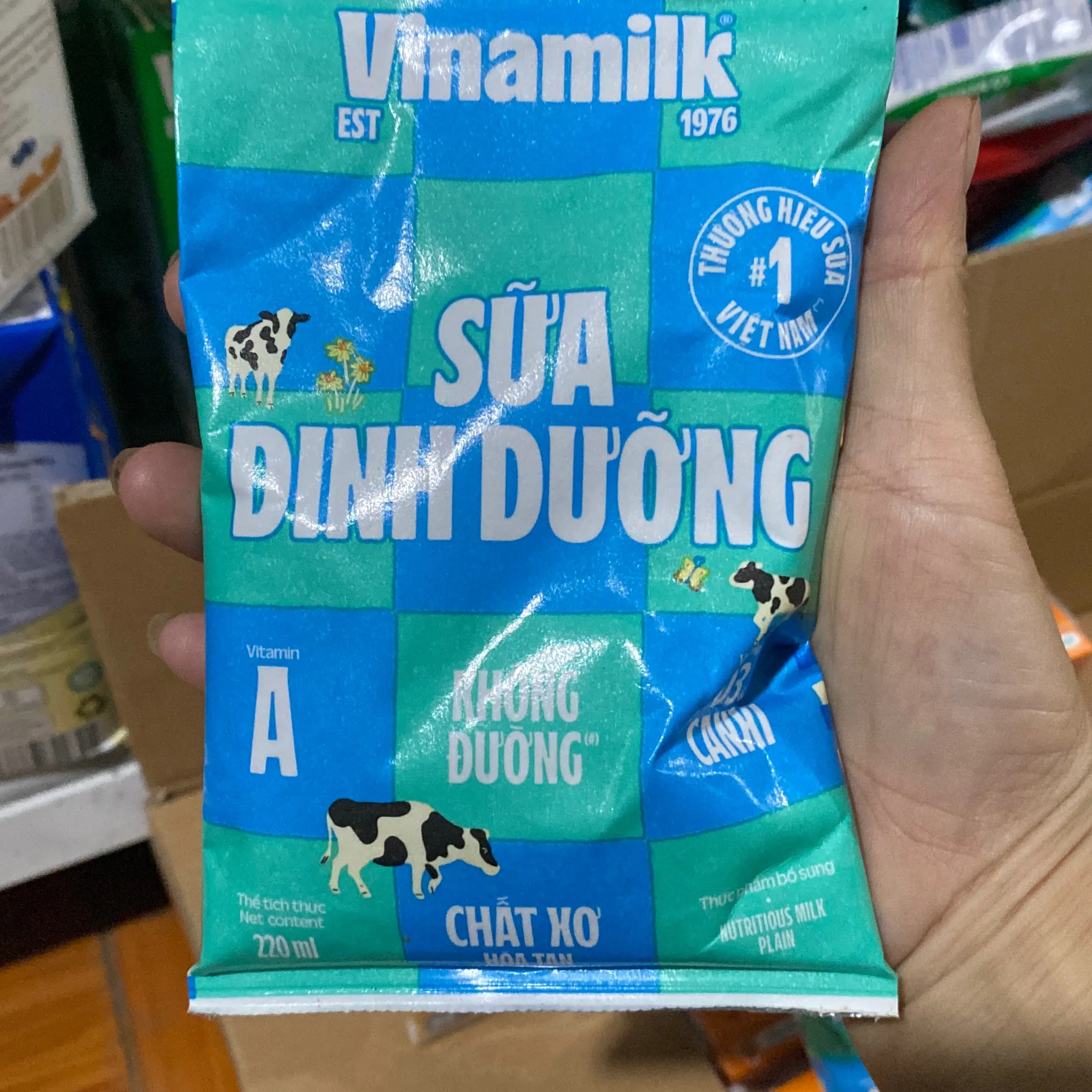 ￼Sữa tươi tiệt trùng không đường Vinamilk 100% Sữa tươi 220ml [Chính hãng]