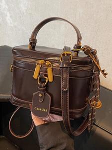 Bolso de mano elegante y minimalista para mujer, estilo retro sencillo y a la moda con dije, bolso cruzado casual, moderno y versátil de alta calidad para el día a día, bolso bandolera
