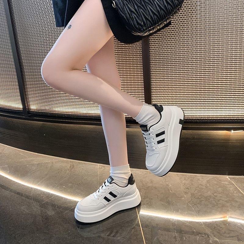 Product Introduction of Giày thể thao, sneaker nữ đế cao 4 phân phối sọc đế bánh mì, chất da PU phong cách năng động dễ phối đồ 20