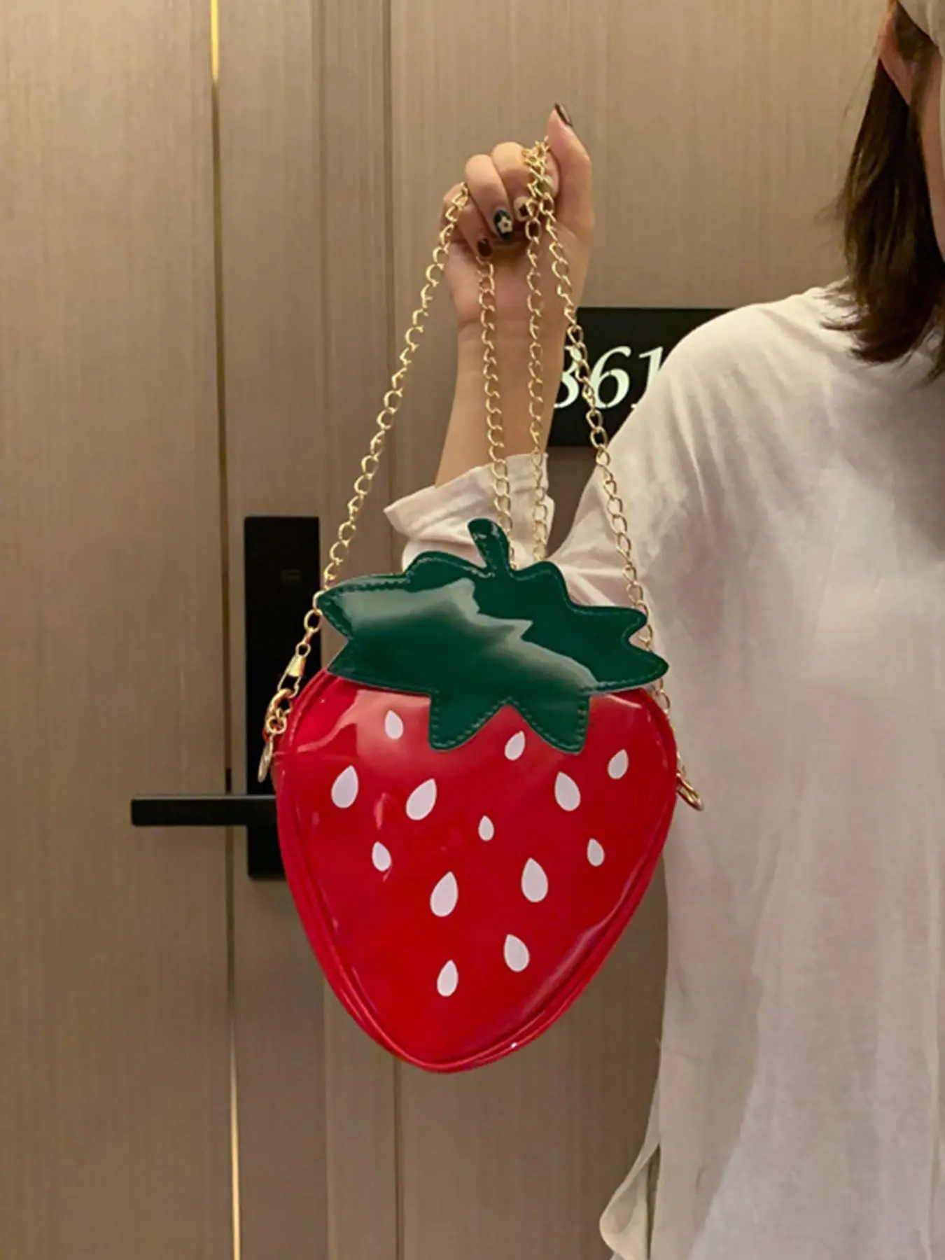 Women's Cute Strawberry Design Crossbody Bag, Fashionable Chain Strap Novelty Bag for Party, Casual Trendy Versatile Pu Leather Daily Commuting Bag, Purse
