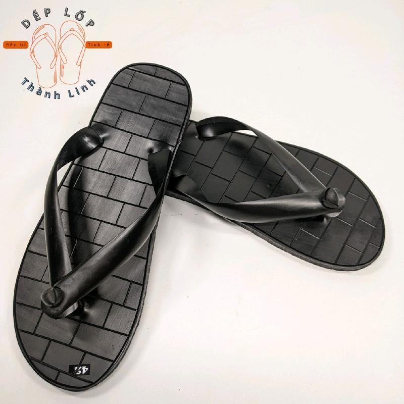 Dép tông cao su, dép xỏ ngón, dép lào làm từ lốp xe siêu bền, có kẻ họa tiết trang trí trên mặt đế Nam Đế Bằng