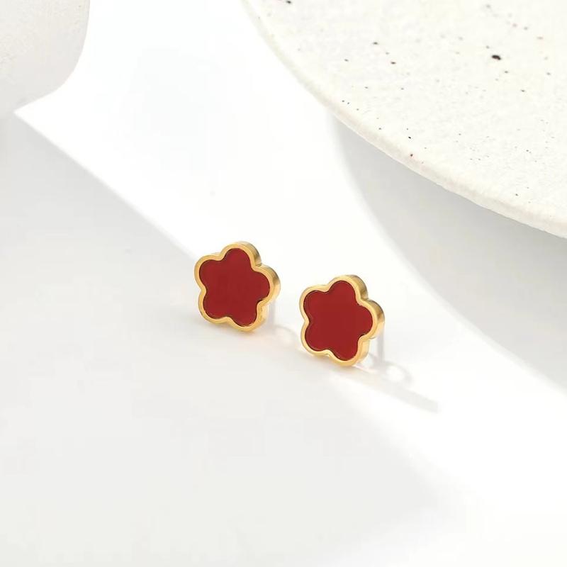 Product Introduction of Clover Earrings Are Hypoallergenic and Do Not Fade, Environmentally Friendly Women's High-end Ear Jewelry 4