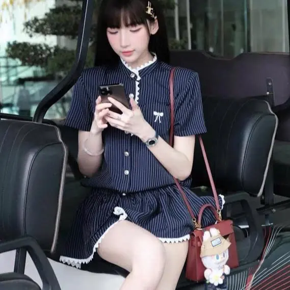 Jum kẻ xanh viền ren túi nơ thêu 2