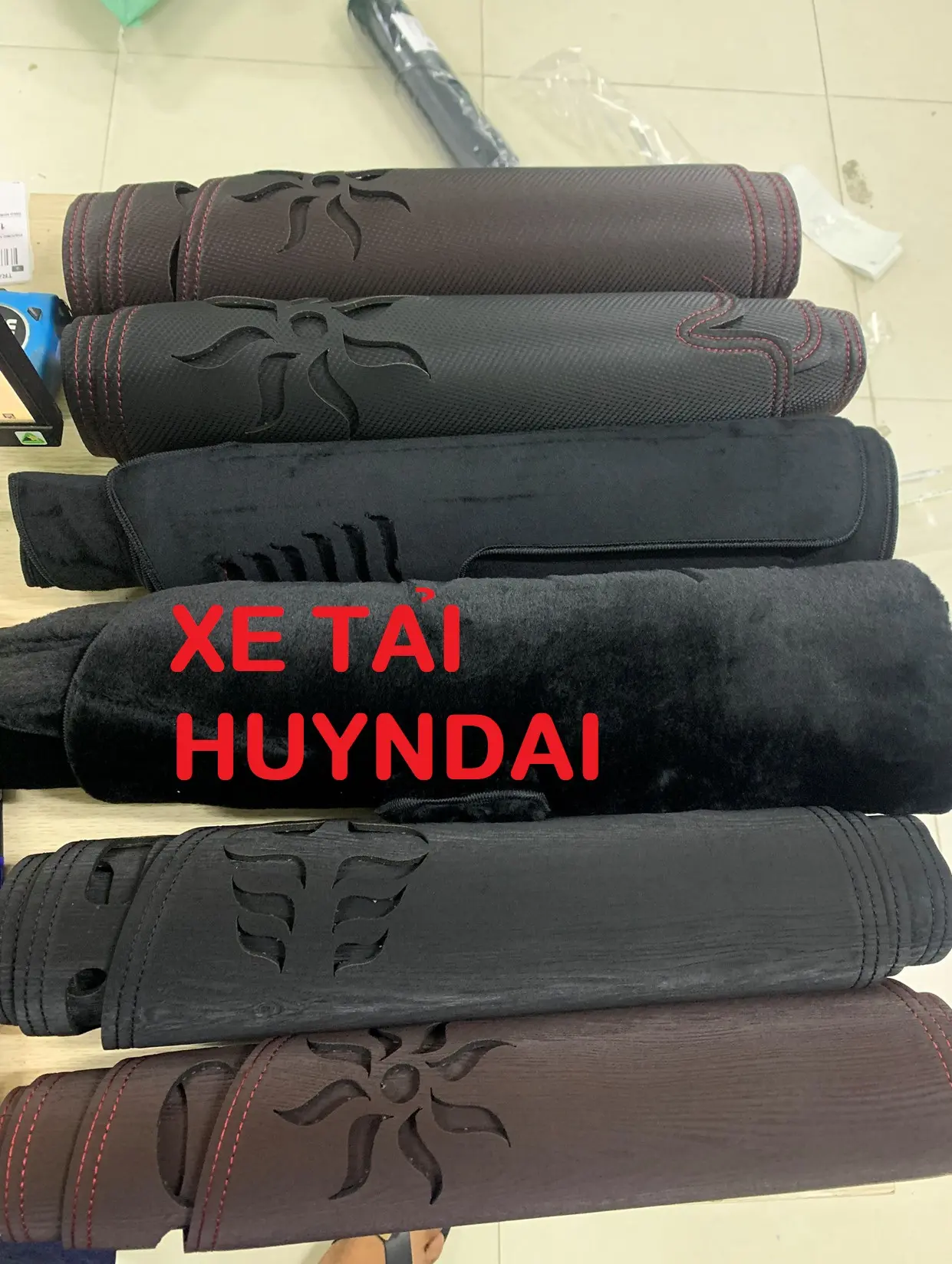 Thảm taplo XE TẢI HUYNDAI EX-6 EX-8 H100 H150 PORTER 1 PORTER 2 PORTER 3 HD65 HD72 HD99 HD350 HD450 HD500 HD240 HD700 HD800 MIGHTY-N250  Chuyentaplo - da carbon chống nắng - chống nóng cho bề mặt taplo Thảm Taplo