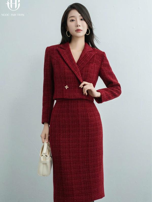 Set dạ tweed đỏ tay dài dáng crotop 2 cúc hoa + chân váy bút chì dạ NGOC ANH TRAN - A144
