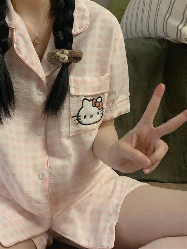 Product Introduction of Bộ Đồ Ngủ Hello Kitty, Phong Cách Ngọt Ngào Và Dễ Thương, Dành Cho Nữ, Hàng Mới Về Mùa Hè, Áo Ngắn Tay Và Quần Đùi, Thích Hợp Cho Học Sinh, Có Thể Mặc Đi Học, Có Thể Mặc Ở Nhà, Cho Đến Năm 2025 5
