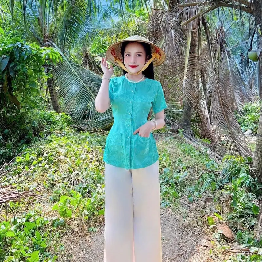 Áo bà ba gấm tay ngắn (áo lẻ không kèm quần) từ 40-70kg. Có hai túi, gài nút ngọc