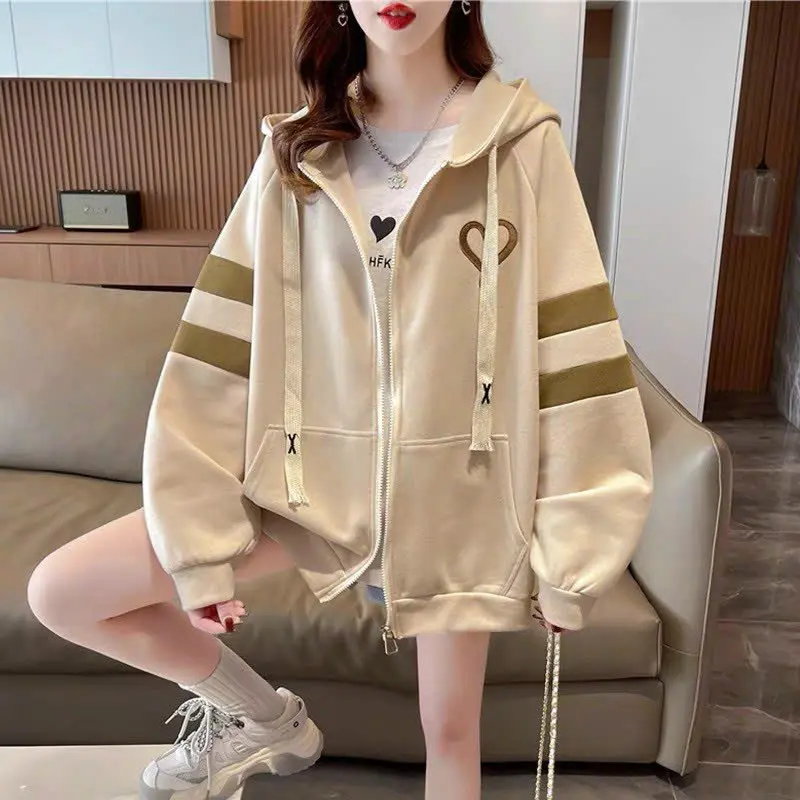 Áo Khoác Nữ Form Rộng Phối Viền Sọc Tay Thêu Hình Trái Tim Siêu Xinh Jacket Women