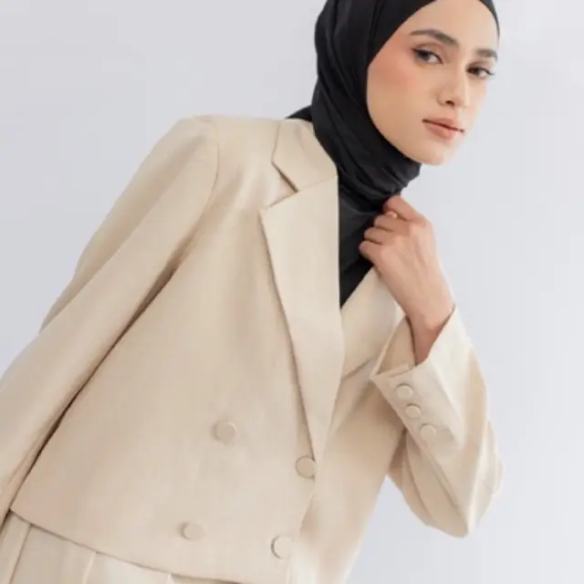 Hi.PRIMA Ava Cropped Blazer Cotton Eve Formal Wanita 4