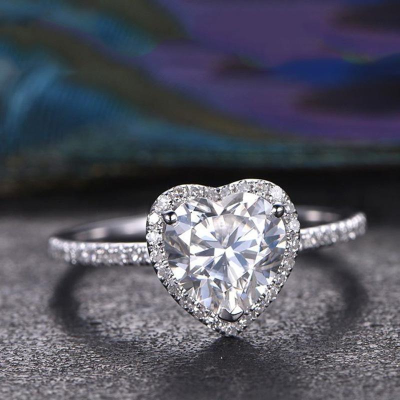 Product Introduction of New Hot Selling Fashion Creative Love Zircon Ring Valentine's Day Gift Couple Heart-shaped Ring 3