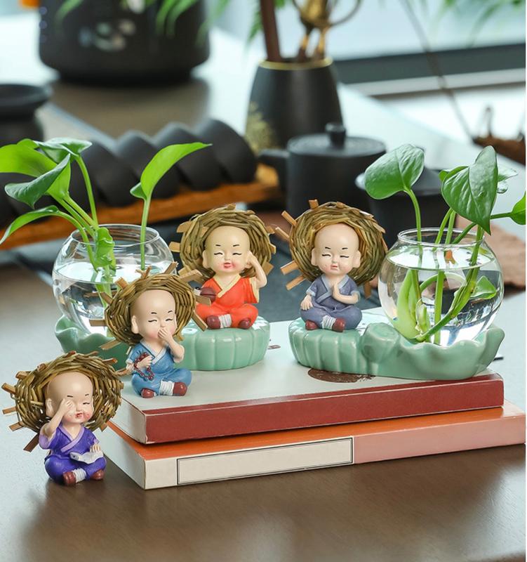 Tượng chú tiểu tứ không, kèm chậu trồng cây thuỷ sinh để bàn
