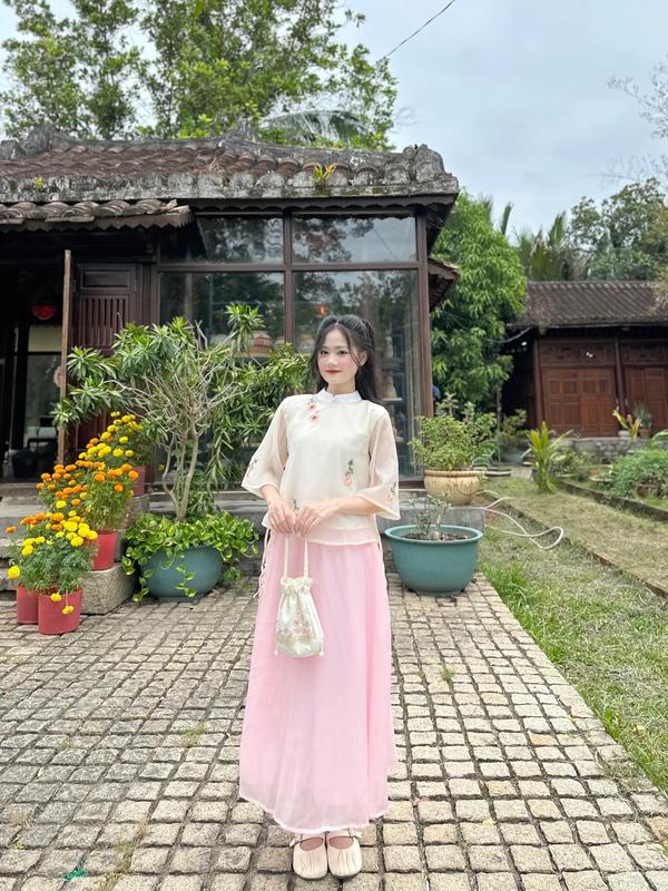 Set áo dài cách tân thêu hoa kèm chân váy voan nến ADC02