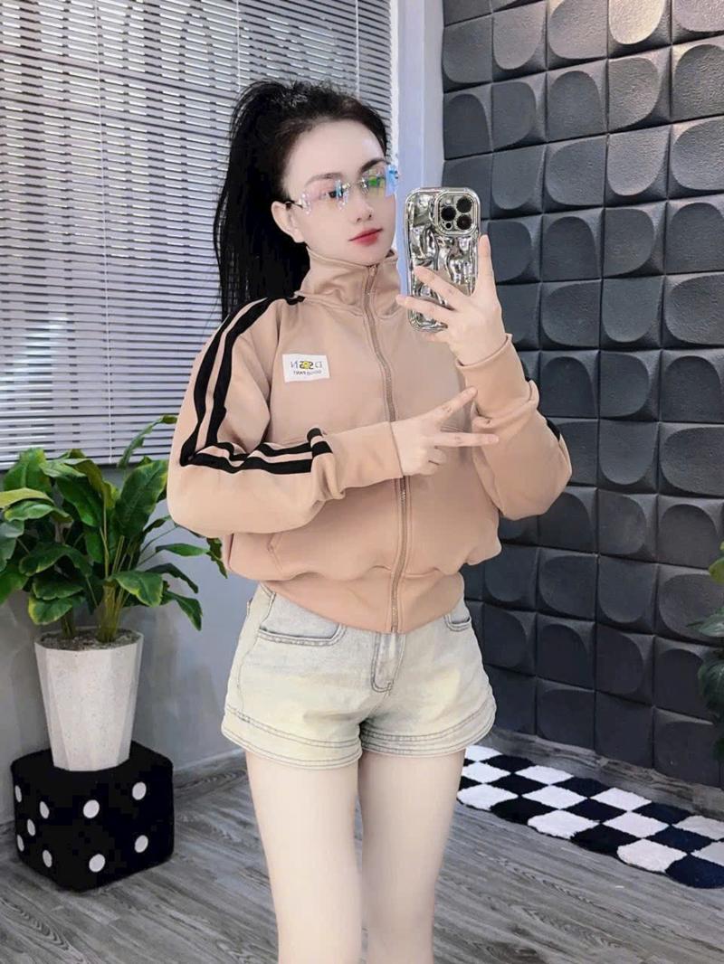 Product Introduction of ÁO KHOÁC CHỐNG NẮNG CỔ TRỤ POLY 2F TRƠN ÁO CÓ 4 TÚI FORM LỬNG FREESIZE(40-58)KG 3