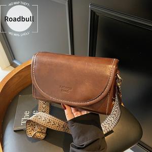 ROADBULL斜めめめ掛けけけミニバッグ レディース カジュアル レトロ スクエアバッグ 2026お新年の新作 トレンド シンプル テクスチャード シングルショルダーバッグ