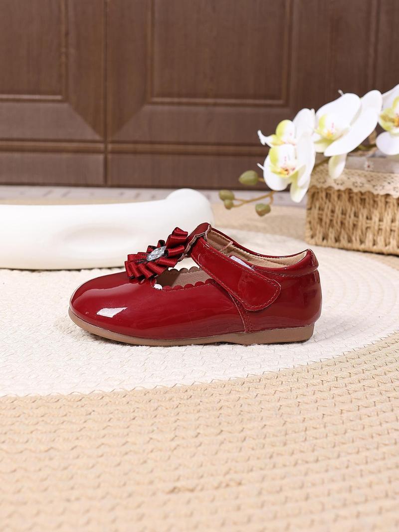Product Introduction of Girl's Cute Flower Decorated Flat Shoes, Fashionable Patent Leather Shoes for Party, Daily Clothing Decor for Kids 5