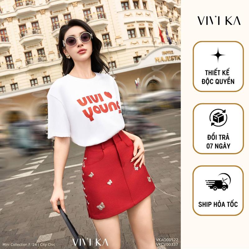 VIVIKA - Áo thun cut-out lưng phối chữ nhũ, Chân váy dáng A đính bướm phối dây VKAO00522 VKCV00337 Nữ Women Cotton Top Kaki Kem