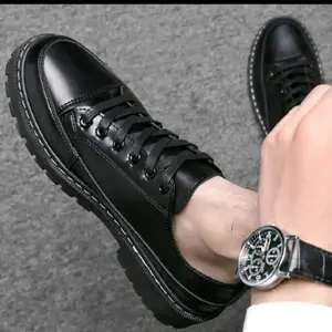 Sepatu Dockmart Carloz Pria Formal & Casual Karet Anti Licin Casual Shoes -  Merah