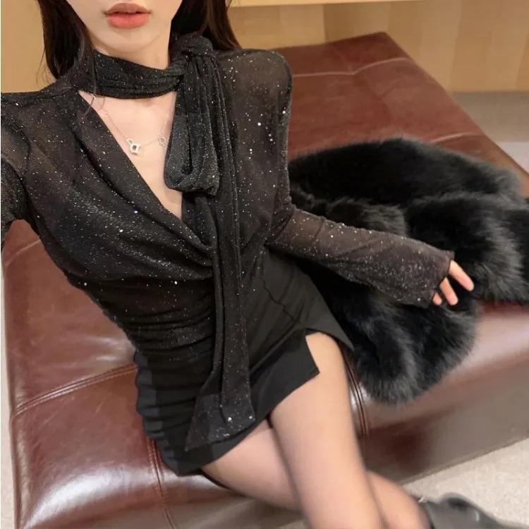 Product Introduction of Áo sơ mi cổ chữ V xuyên thấu, đen, mới đến mùa xuân và mùa hè 2025, áo phông dễ phối đồ cho phụ nữ, phong cách Grunge Y2G, dáng ôm, áo phông dài tay, áo chống nắng cho phụ nữ đỏ ẩn nút nền tảng ❤xanh lá cây❤ tối giản Women Top Shirt Khuy 13