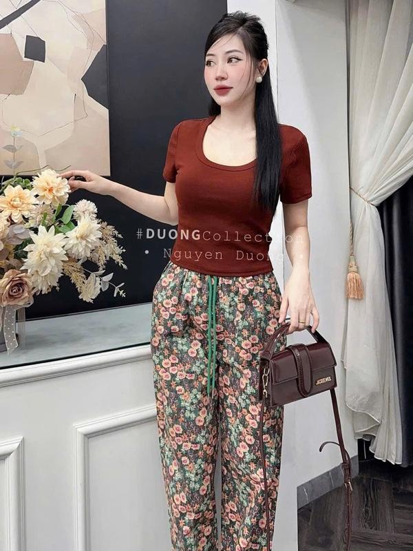 Product Introduction of Áo phông cổ U bo trơn , chất thun zip mềm mại co giãn thoáng mát thoải mái khi mặc lên người 2