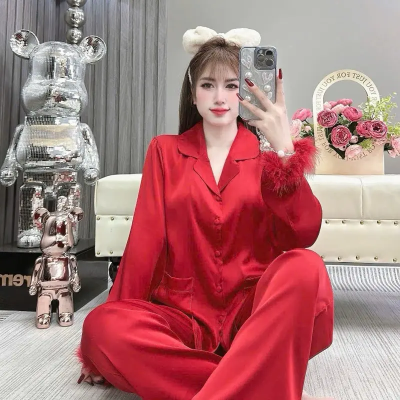 Cổ truyền thống lông vũ Latin tơ tằm