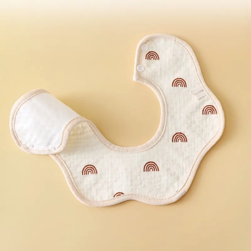 Yếm tròn xoay 360 cho bé chất liệu cotton mềm mịn thấm hút tốt, mặt dưới chống thấm và có cúc bấm 3