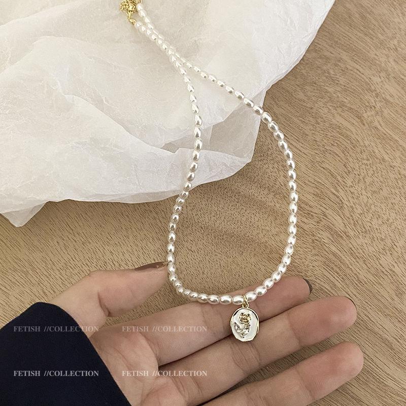 Product Introduction of สร้อยคอมุกจี้ดอกกุหลาบ สไตล์เรโทรฝรั่งเศส สำหรับผู้หญิง ราคาไม่แพง ดีไซน์หรูหราเฉพาะ เครื่องประดับโซ่กระดูกไหปลาร้าขั้นสูง 5