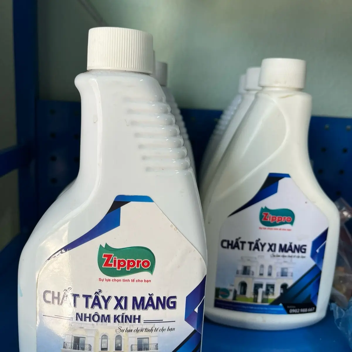 Chất tẩy xi măng zippro chuyên dụng cho cửa nhôm