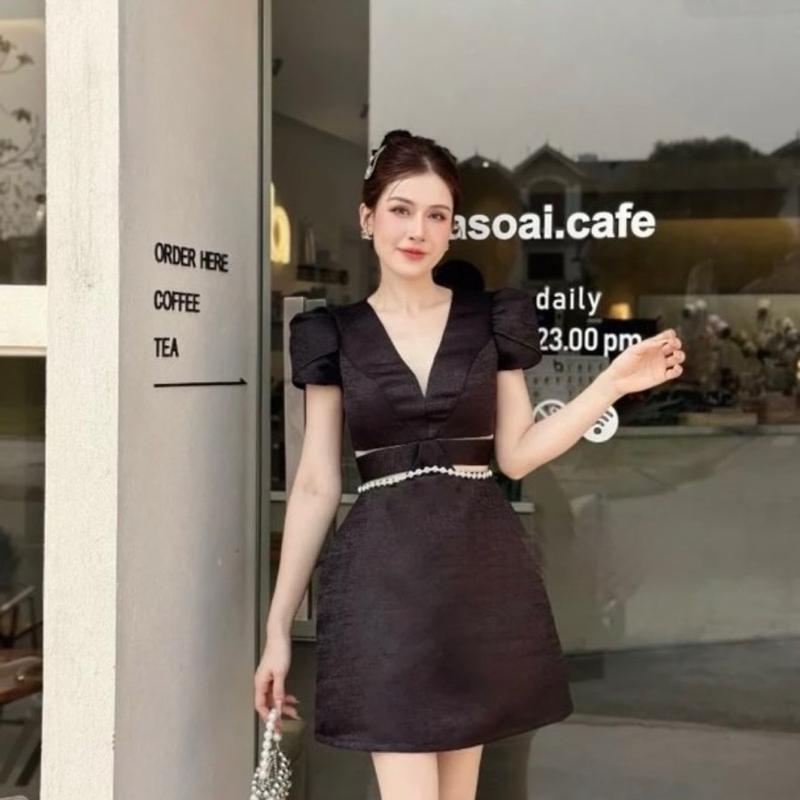 Đầm tay bồng cổ chữ V khoét eo đính đá ngọc trai dáng ngắn chất tafta màu đen trắng form Bigsizelinhle từ 58-90kg(1477) Dress