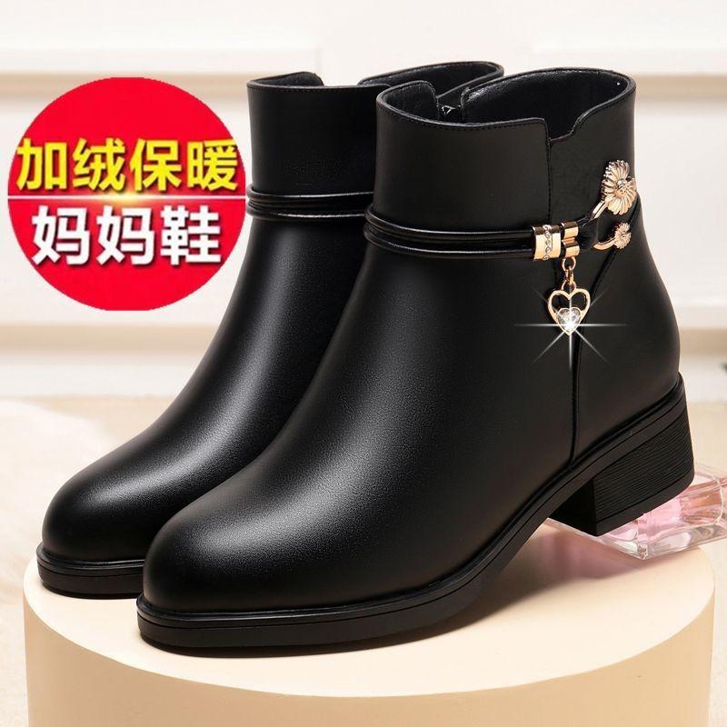 Giày bông của mẹ bằng da thật mềm, bốt mùa đông cho phụ nữ, bốt ngắn, gót vuông, lót lông cừu, ấm áp, giày của phụ nữ trung niên, giày da đen đế bằng 0