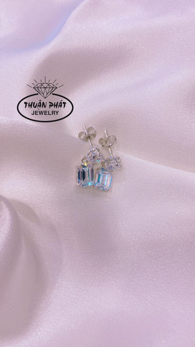 Product Introduction of Phụ Kiện Bông Tai Khuyên Tai Nữ B01029 Chui Đẩy Tòn Ten Viên Emerald Màu Trắng Đeo Tai Sang Trọng Trang Sức Bạc Ý Xi Bạch Kim - Bạc Thuận Phát 7