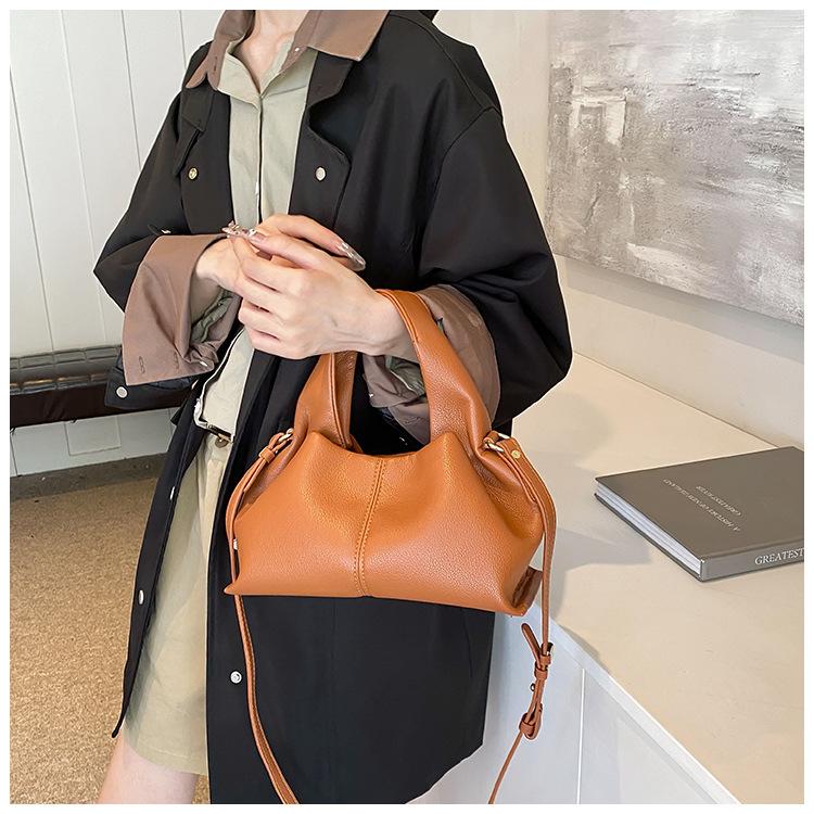 Product Introduction of New Cloud Bag Korean Style Fashion Litchi Grain Soft Leather Shoulder Bag Fashion Women's Handbag 10