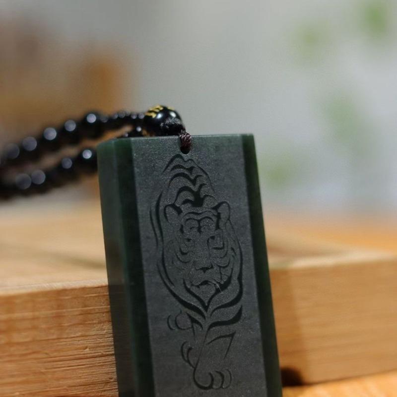 Product Introduction of New sapphire tiger pendant, natal year tiger male and female safety pendant 1