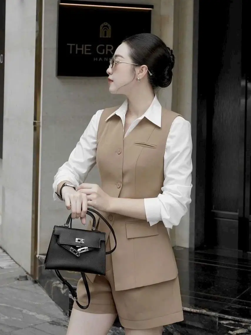 Thời Trang Nữ Bộ Quần ĐùI Áo Ghile Chất Vải KaKi Cotton Hàn Kèm Áo Sơ Mi Trắng  - Women, Kem Top Voi Voi