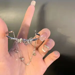 Gelang Rantai Kupu-Kupu Temperamen untuk Anak Perempuan Desain Ceruk yang Serba Guna Gelang Pacar Kelas Atas