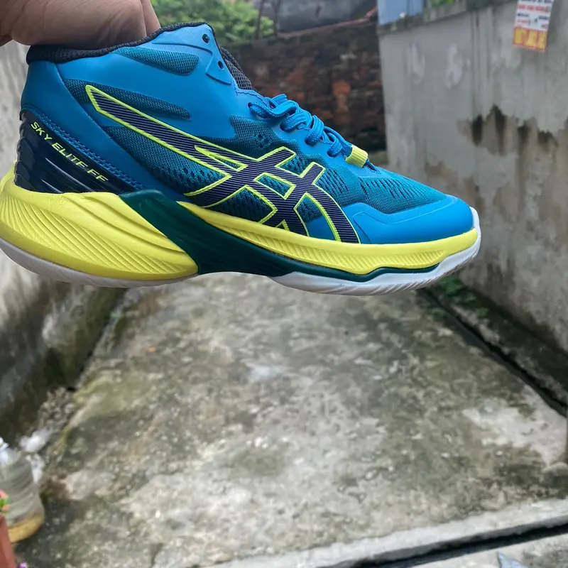 Mẫu giày bóng chuyền chuyên dụng đang rất được nhiều anh chị em yêu mến. Sneaker Sport 0