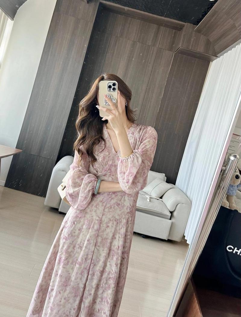 Product Introduction of Váy Hoa Cổ Chữ V Cổ Điển Bó Sát Dành Cho Nữ, Bộ Sưu Tập Mùa Xuân 6