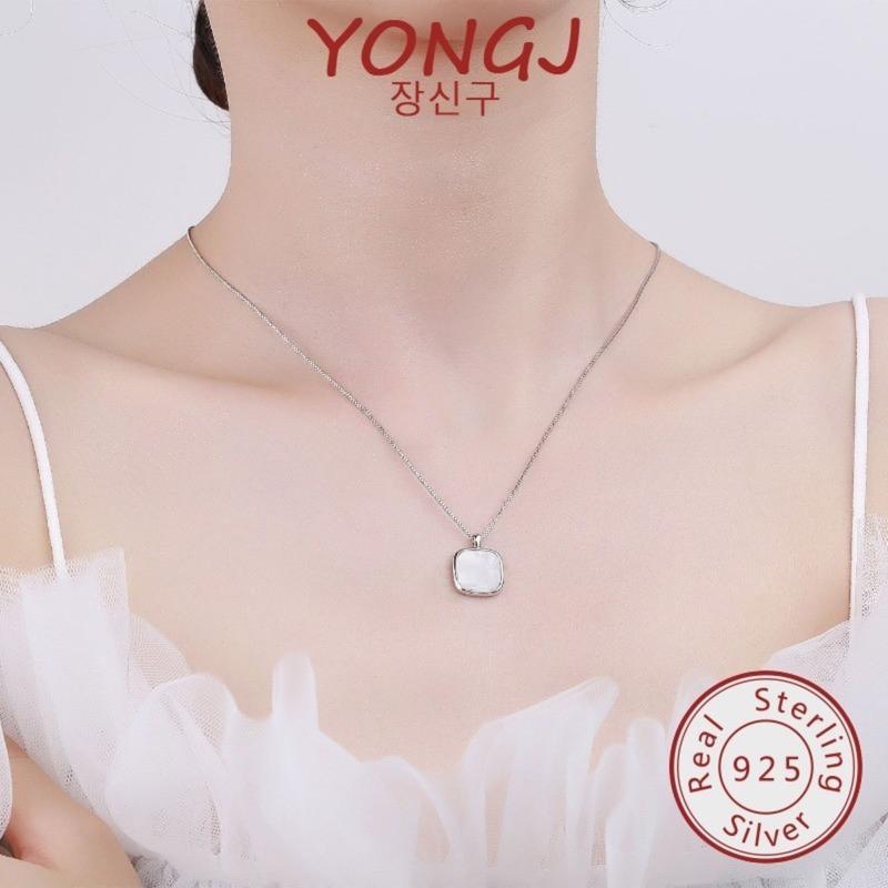 Product Introduction of New 925 Silver Simple Graceful Square Fritillary Necklace 18