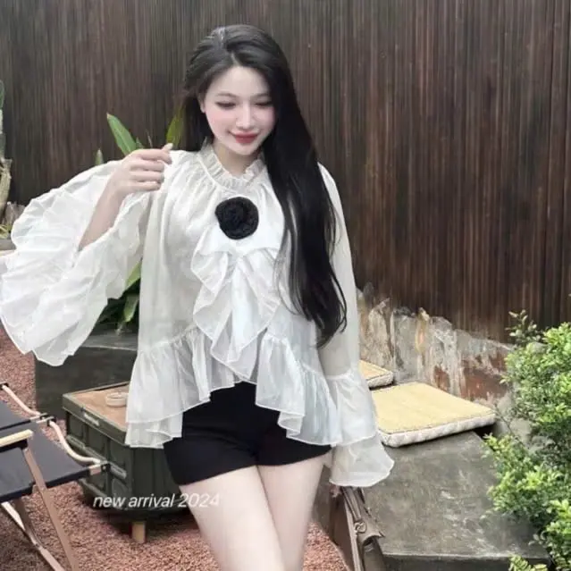 Áo sơ mi nữ tơ lụa tay loe cài hoa đen