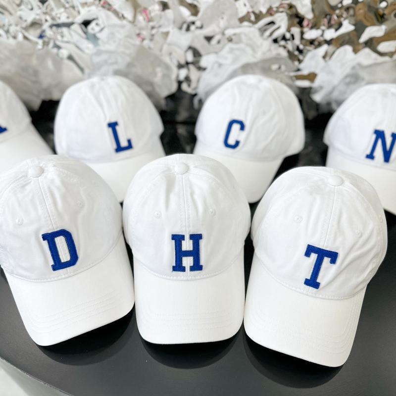 Mũ lưỡi trai màu trắng Cao Cấp thêu 24 chữ cái từ A=>Z chữ xanh , Nón kết thể thao Korea Nam Nữ hot trend 2025 free size Kaki Cap Cotton Hat