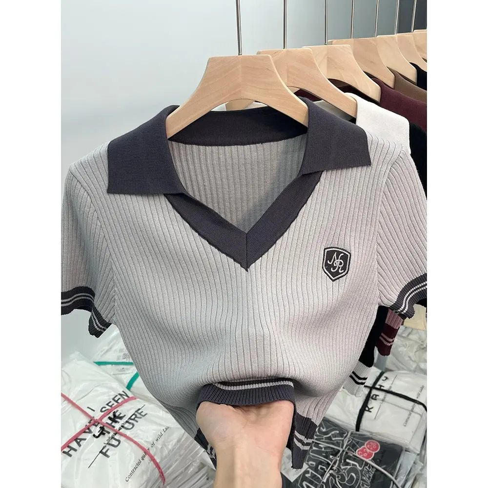 Áo Polo Dệt Kim, Phong Cách Hồng Kông Độc Đáo Sang Trọng, Dễ Thương Và Gợi Cảm, Thiết Kế Ngầu Cổ Chữ V Ngắn, Áo Thun Ngắn Tay Thích Hợp Cho Mùa Hè Của Phụ Nữ baby  tee  circle