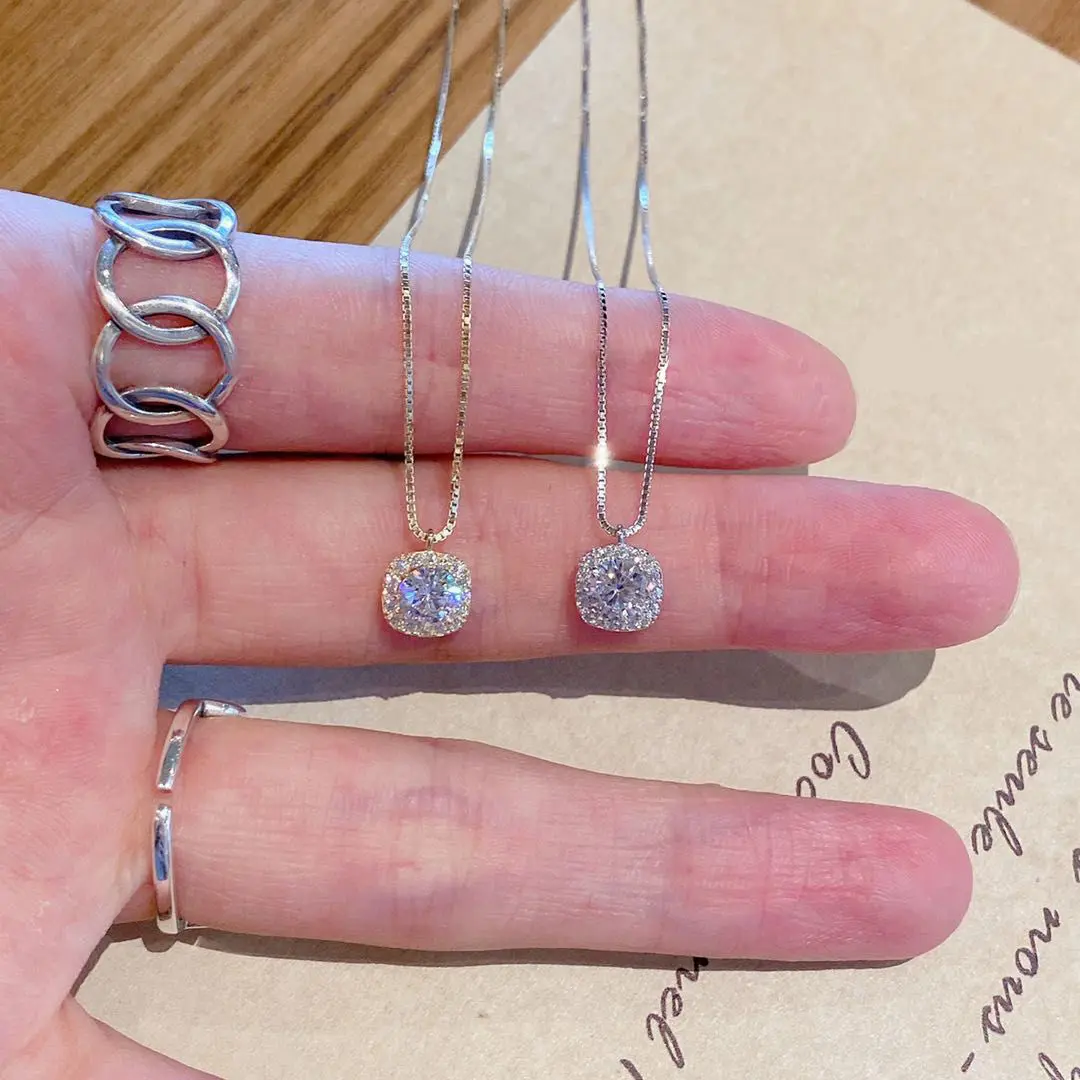 Necklace for Women with A Niche Design, Light Luxury Temperament, Simple Collarbone Chain, High-end Feeling, Cold and Aloof Style