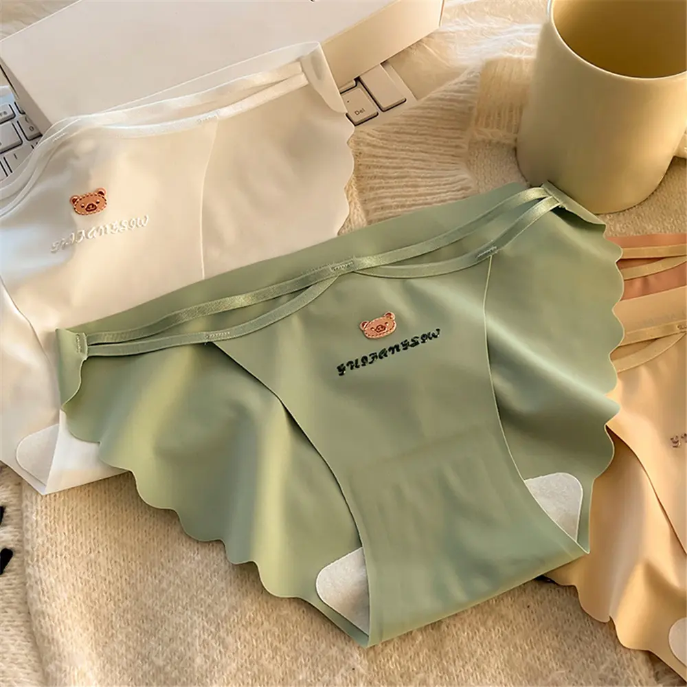 Quần Lót Lụa Không đường May, Dành Cho Nữ, Thoải Mái, Thoáng Khí, Mềm Mại Và Ấm Cúng, Thiết Kế Hình Gấu Dễ Thương, Quần Lót Tam Giác, Thân Thiện Với Da, Cạp Thấp, Chống Vi Khuẩn, Thích Hợp Cho Phụ Nữ Women Voi