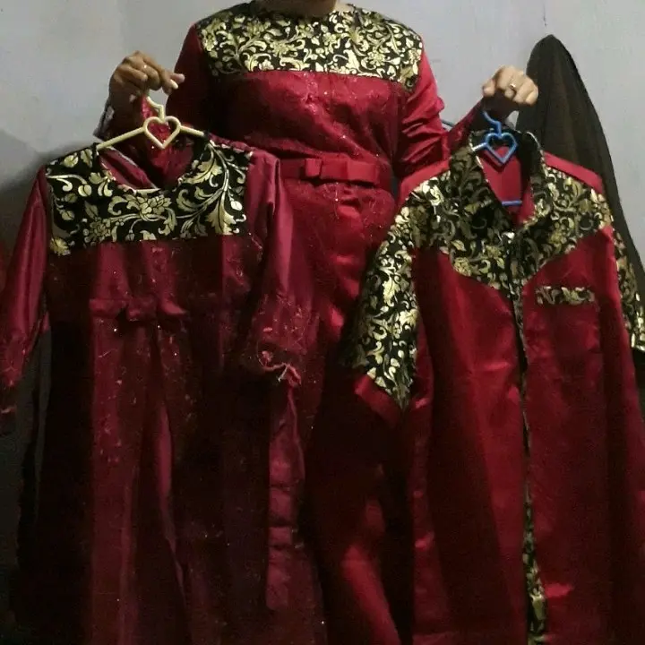 (jual satuan) couple keluarga gamis brukat batik kondangan set baju keluarga gamis brukat mix batik prodo Sarimbit 4