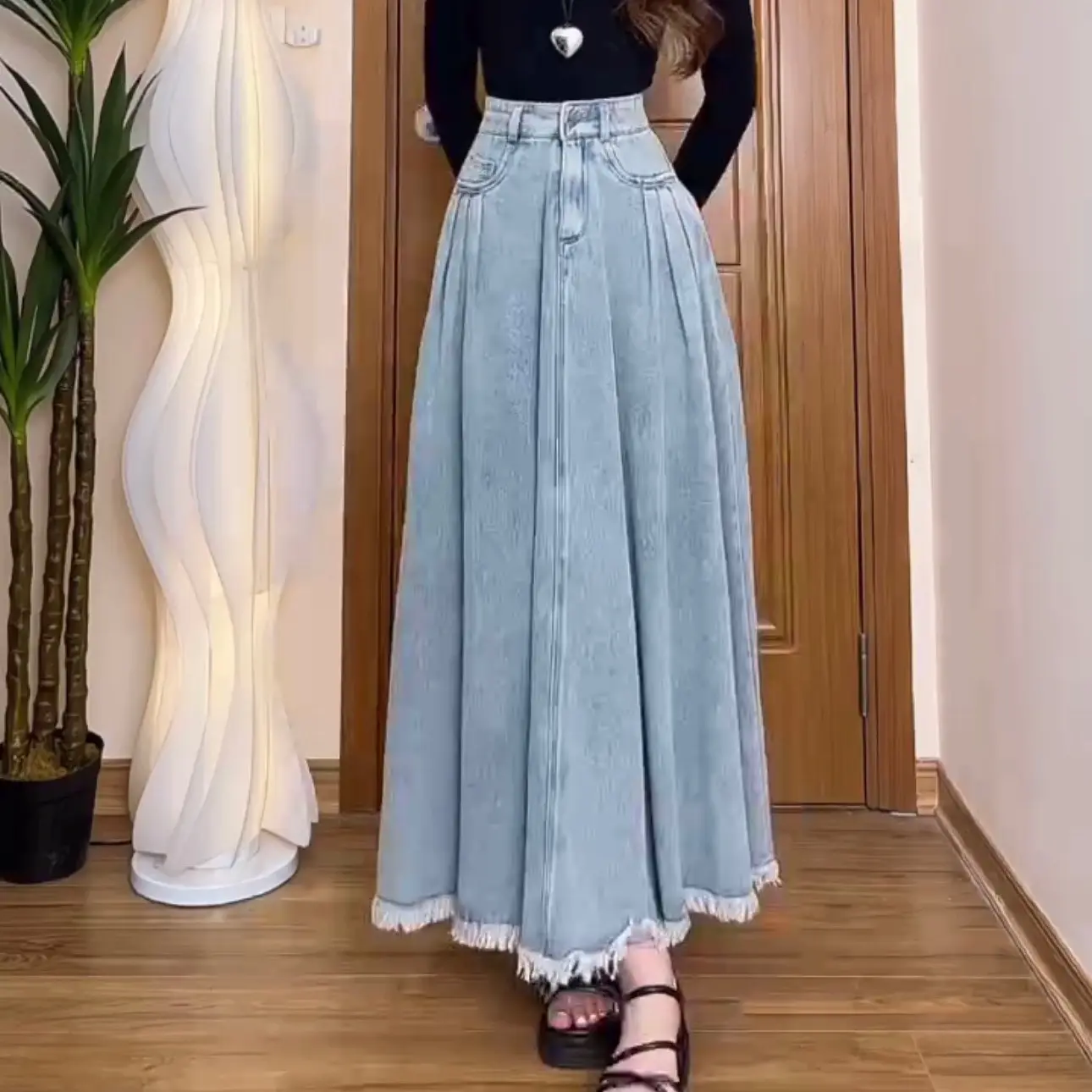 Chân váy Jean xoè cạp khoá chân tua tua siêu xinh | BigBuy360 - bigbuy360.vn Chân váy Jean xoè cạp khoá chân tua tua siêu xinh | BigBuy360 - bigbuy360.vn