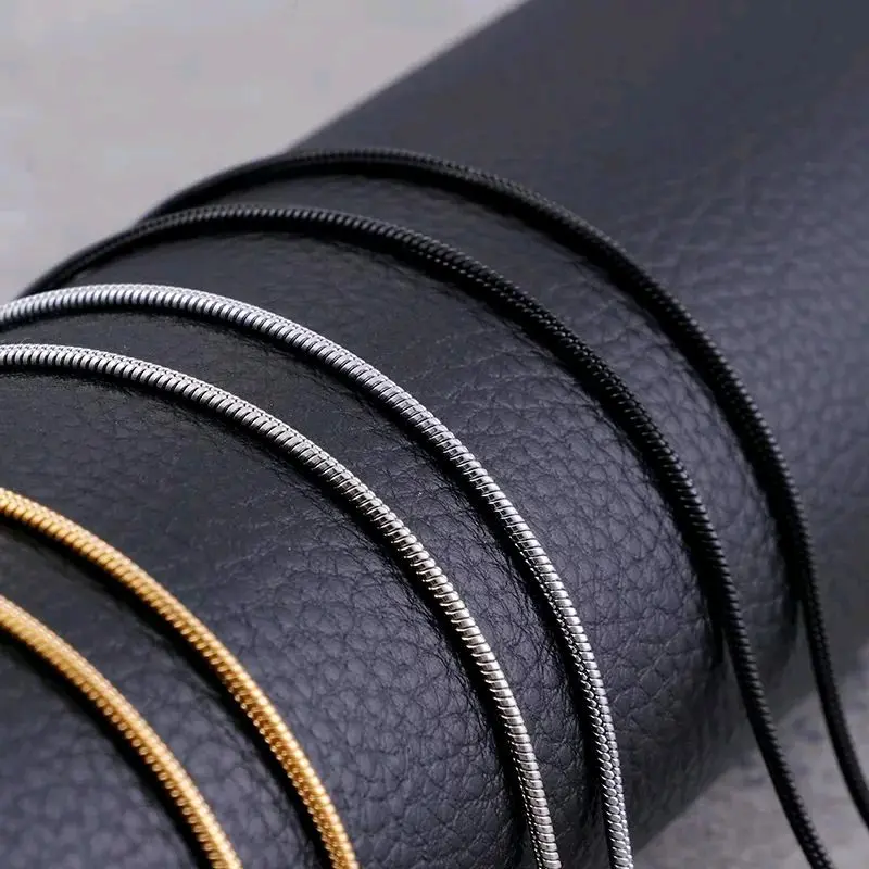 Kalung Titanium Sukses Emas Perak Hitam 1,5mm Model Laki-laki Perempuan 45-75cm Elegan