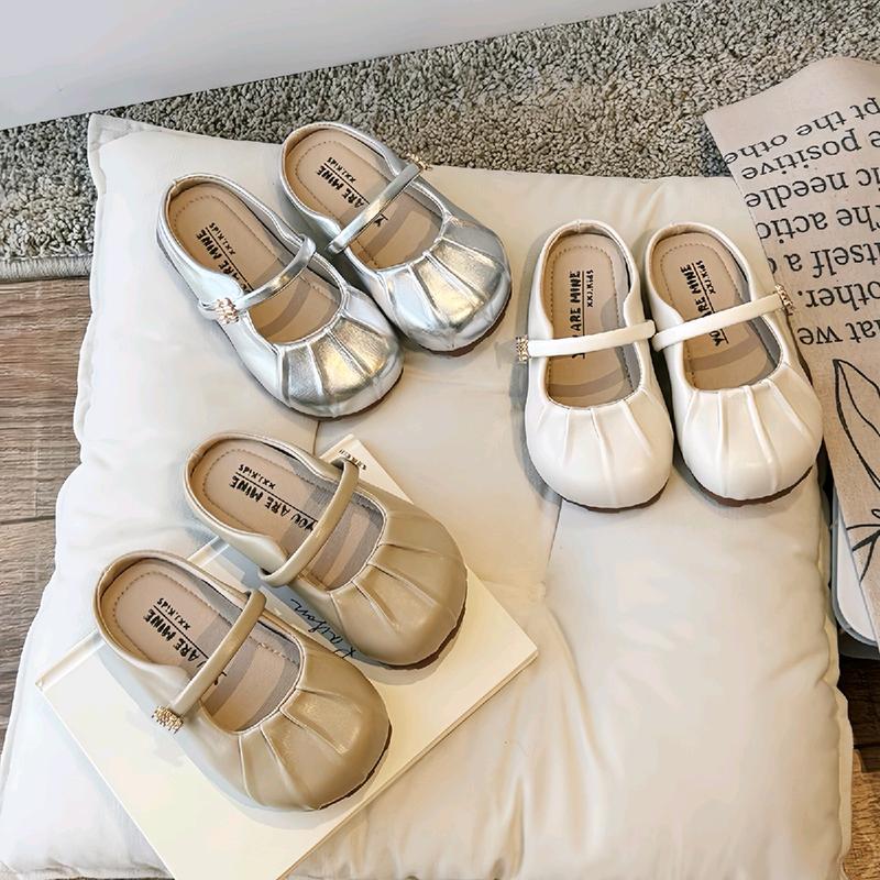 Form nhỏ tăng 1 size Sục bé gái- Dép lê sục da mềm kiểu dáng xếp ly quai ngang tiện lợi thời trang cho bé đi học đi chơi phong cách hàn quốc XXJ-109 Jean