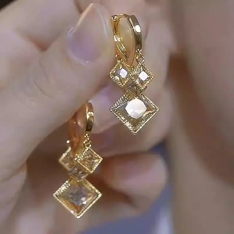 Diamond-Shaped Diamond-Embedded Square New Earrings Affordable Luxury Fashion Ear Clip Retro High Sense Temperament Wild Net Red Fashion Earrings